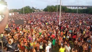 Avenida da Alegria reúne mais de 25 mil foliões na Redinha ao som de Tony Salles e Capilé