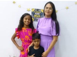 Mãe que perdeu dois filhos por suspeita de envenenamento em ovo de Páscoa pede justiça
