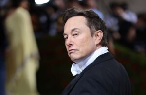 Elon Musk lidera lista de bilionários da Forbes em 2025 com patrimônio de US$ 342 bilhões