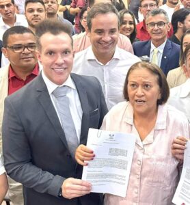 Presidente da Fecam-RN, Eriko Jácome, assina convênio do Programa Identidade para Todos com o Governo do Estado