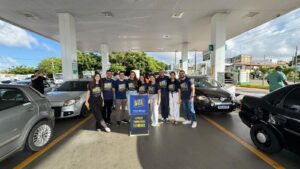 É hoje: gasolina a R$ 3,82 e descontos de até 70% no comércio