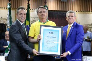 Sessão conjunta na Câmara homenageia Bolsonaro com títulos de cidadão