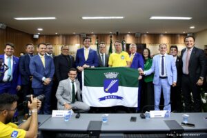Sessão conjunta na Câmara homenageia Bolsonaro com títulos de cidadania natalense e norte-riograndense
