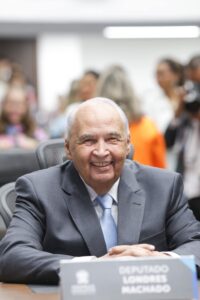 Deputado anuncia que disputará novo mandato aos 83 anos
