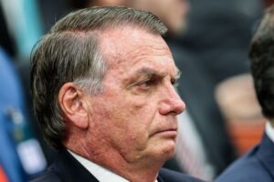 Defesa de Bolsonaro tem até 21h13 desta terça para explicar descumprimento de medidas cautelares