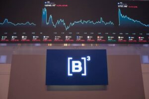 Ibovespa atinge novo recorde acima de 140 mil pontos; dólar cai para menor valor em mais de um ano