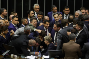 Oposição planeja nova ação no plenário se Motta não pautar fim do foro