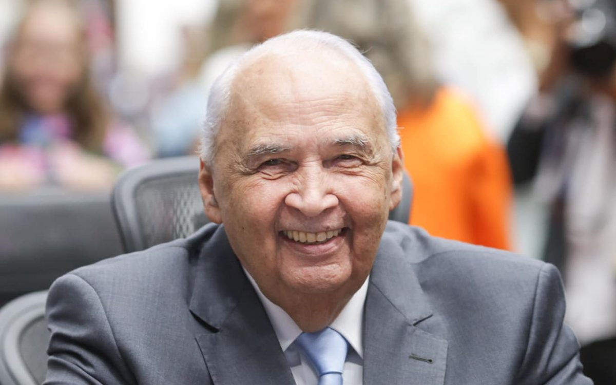 Deputado anuncia que disputará novo mandato aos 83 anos