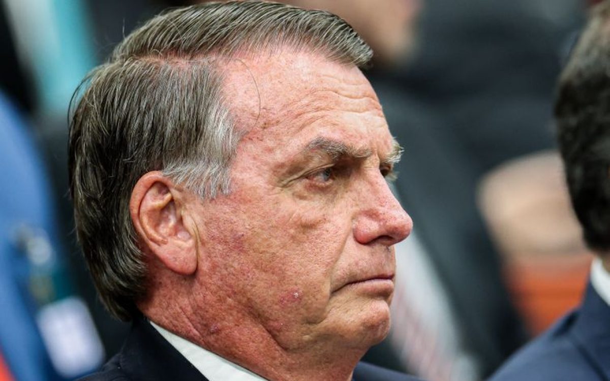 Defesa de Bolsonaro tem até 21h13 desta terça para explicar descumprimento de medidas cautelares