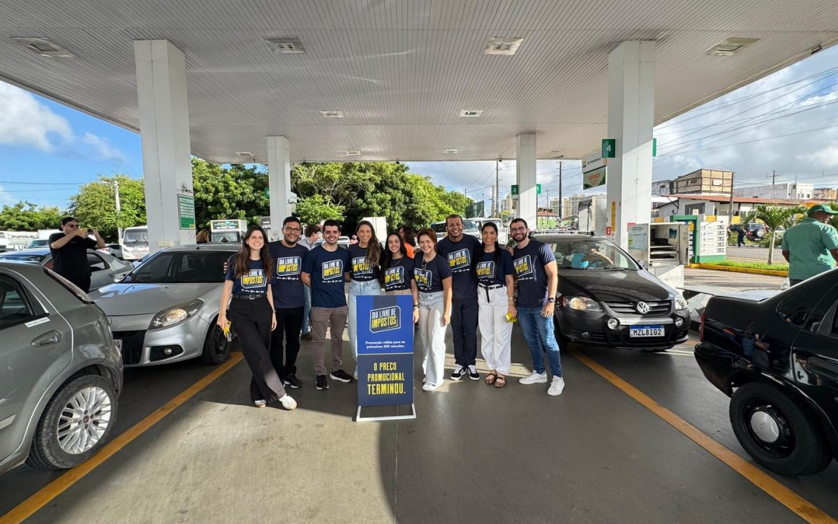 É hoje: gasolina a R$ 3,82 e descontos de até 70% no comércio