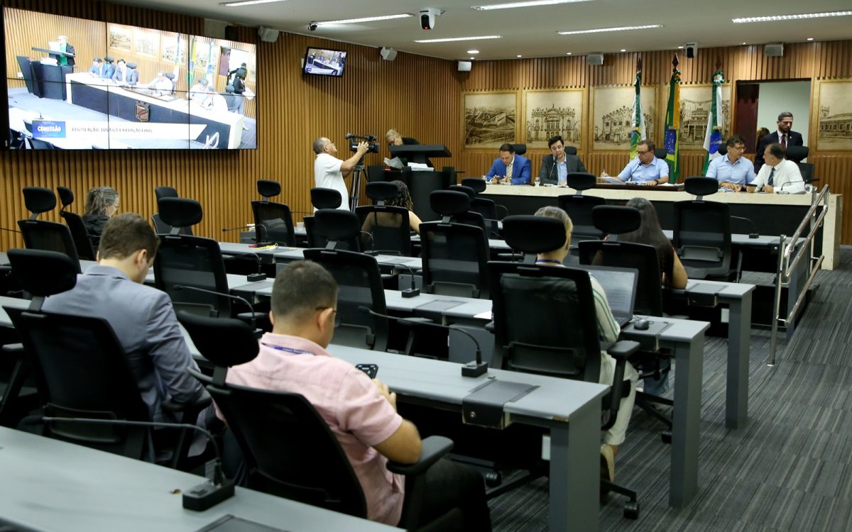 Comissão de Justiça analisa 51 projetos