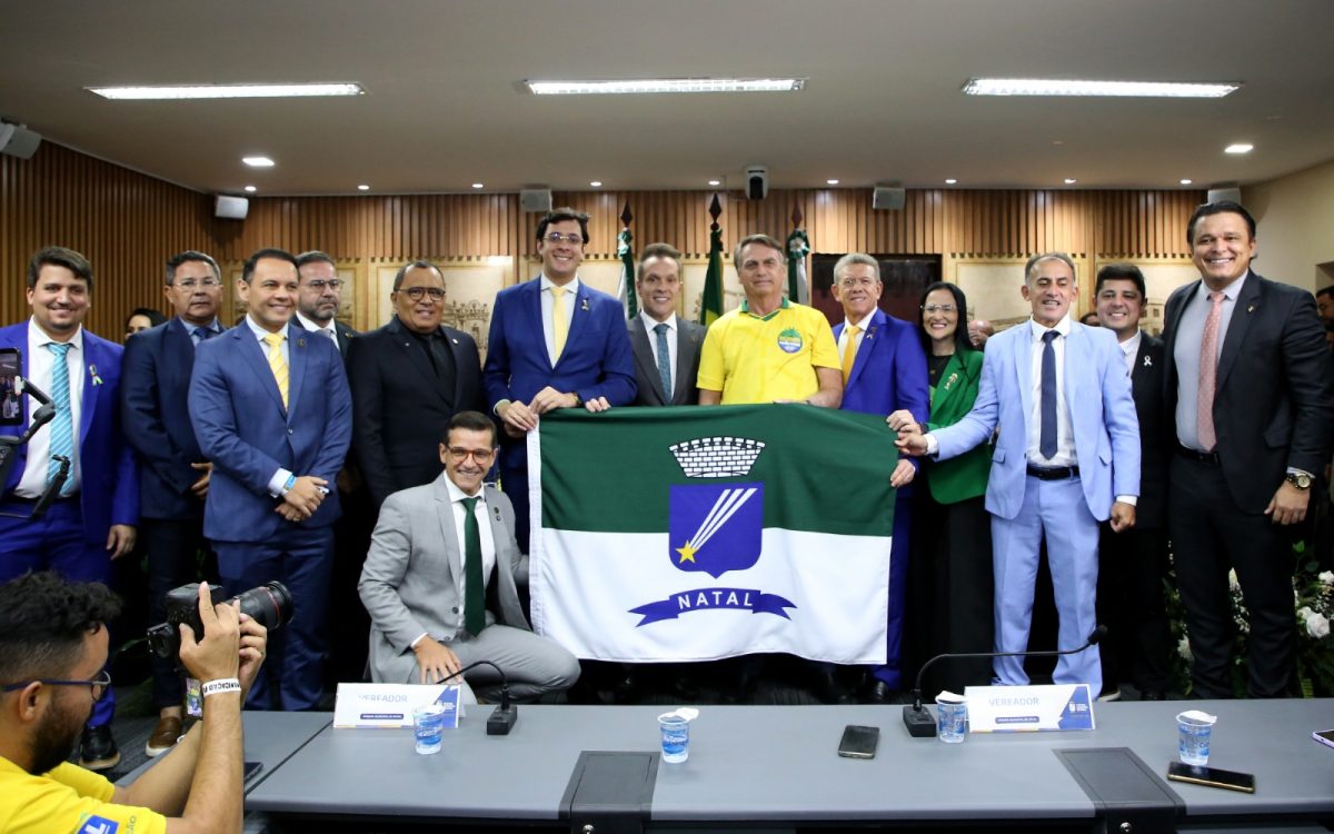 Sessão conjunta na Câmara homenageia Bolsonaro com títulos de cidadania natalense e norte-riograndense